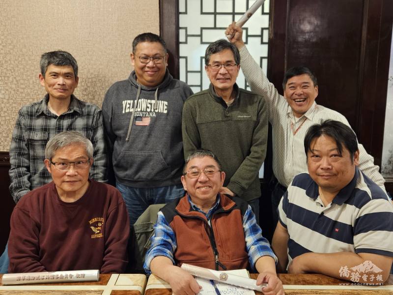 新任會長陳迺杰(前中)與部分理事合影