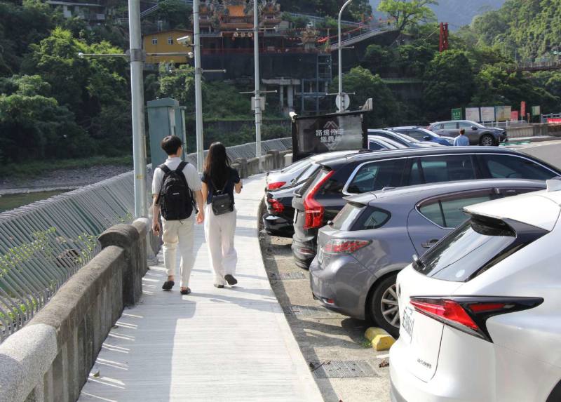 9甲14K將環境設施物清整後，營造友善行人空間