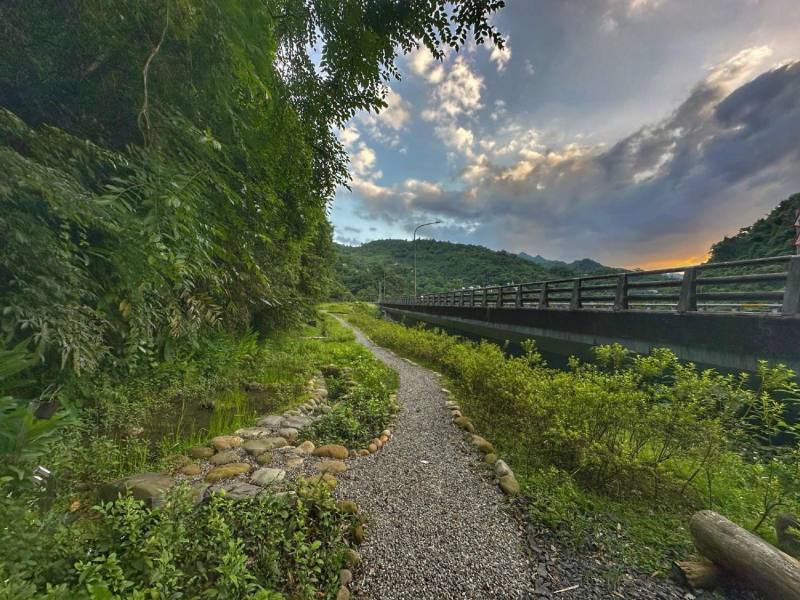 9甲10K將災後閒置的舊路，轉化成為療癒的「蒔光綠廊」