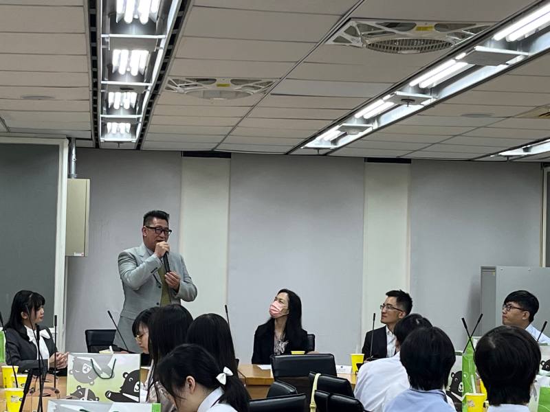 東京中華學校陳柏齡學務主任致詞感謝僑委會