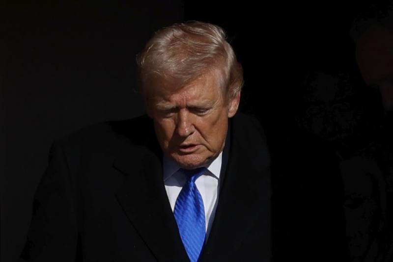 美國總統川普的支持率下滑至他重返白宮以來的最低點。（美聯社）