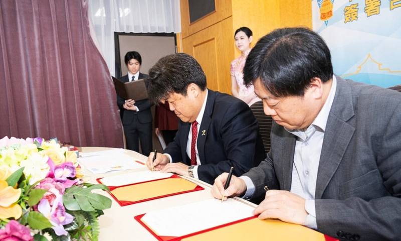 中國文化大學26日與台北市政府翡翠水庫管理局簽署合作意向書（MOU），將在水資源管理、生態保育、氣候研究及環境教育等面向展開合作。（文大提供）