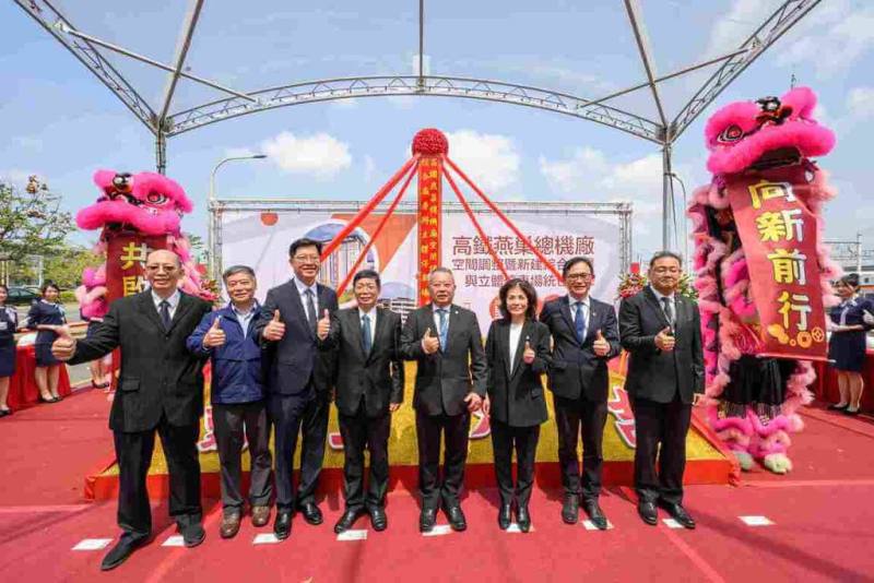 台灣高鐵總經理陳惠裕（右4）26日在高雄出席「燕巢總機廠空間調整暨新建綜合廠房與立體停車場統包工程」動土典禮，持續為新車導入做好準備。（台灣高鐵提供）