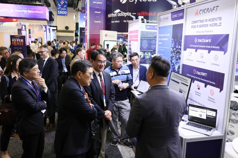 林宜敬部長參觀臺灣資安館與臺灣業者交流