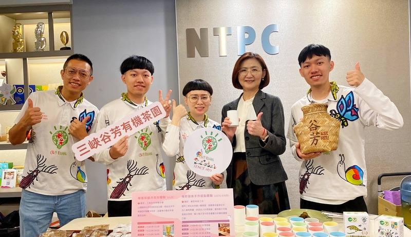 新北市鶯歌陶博館25日舉行「2026春遊三鶯」系列活動記者會，文化局長張䕒育（右2）出席宣傳，邀請民眾一同來場充滿藝術與文化氣息的春日小旅行。