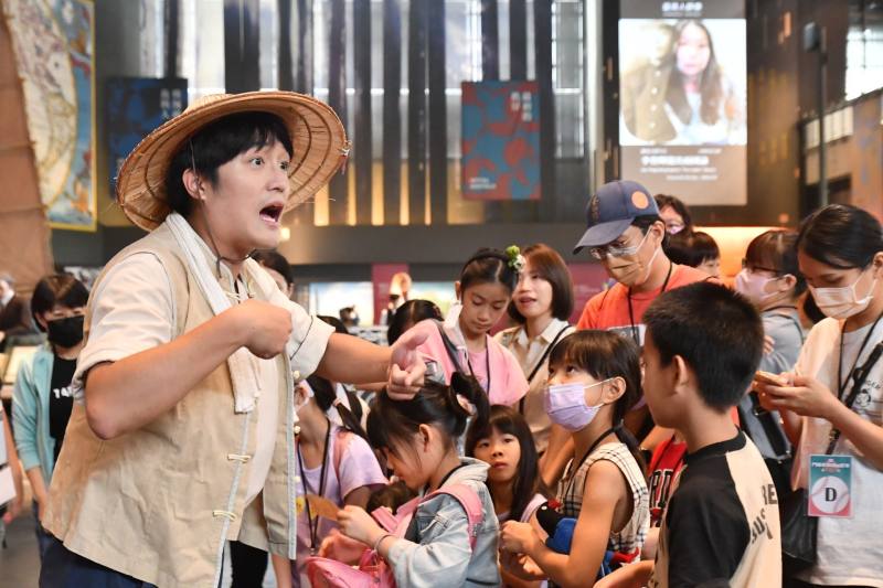 深受觀眾喜愛的戲劇導覽4月3日登場，邀請民眾與歷史角色互動認識不一樣的歷史。（臺史博提供）