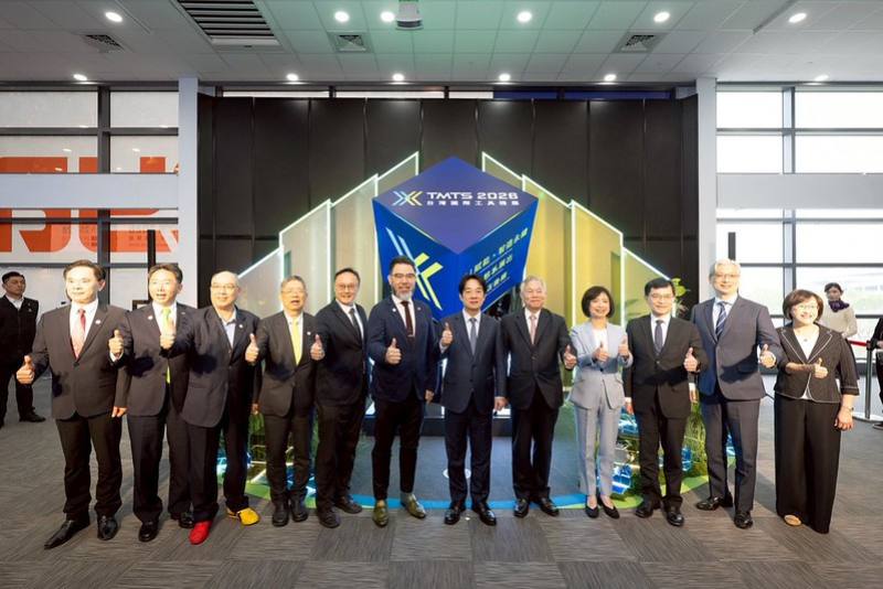 總統與出席人員合影