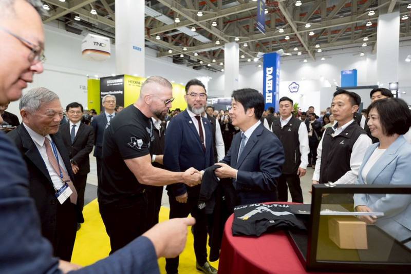 賴清德總統今（27）日上午前往臺中出席「TMTS 2026台灣國際工具機展」