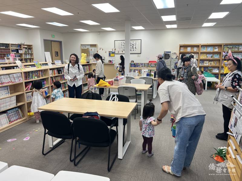 小朋友開心撿蛋