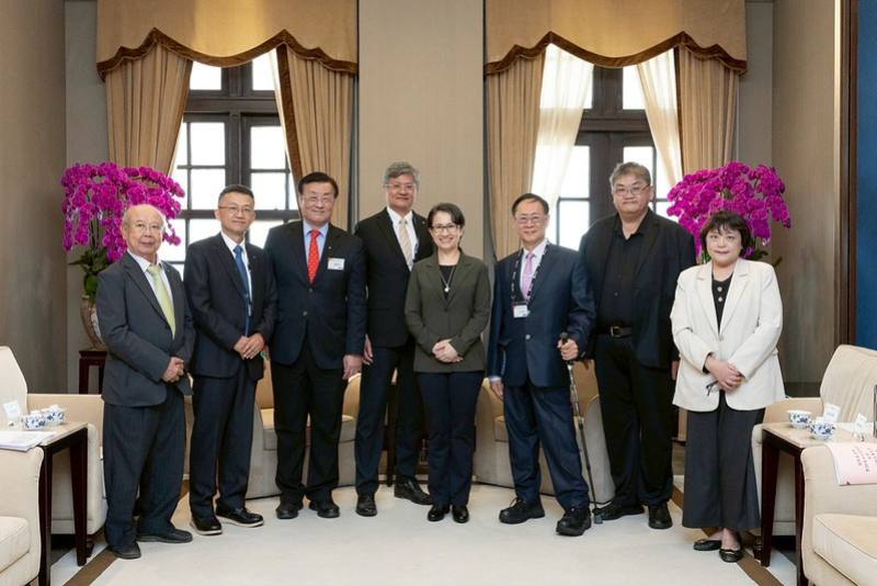 蕭美琴副總統26日上午接見謙誠法律事務所李勝雄律師暨國際基甸會中華民國總會一行