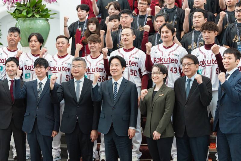 總統與出席貴賓合影