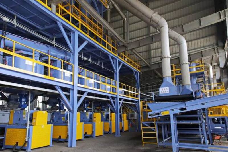 雲林縣於民國109年設置「零廢棄資源化系統」透過機械破碎、分選、減量及乾化處理，每日約可處理150噸生活垃圾，並藉由此處理流程將垃圾轉換成衍生燃料，供作鍋爐輔助燃料使用，以達垃圾資源化及減量目標。（雲林縣政府提供）