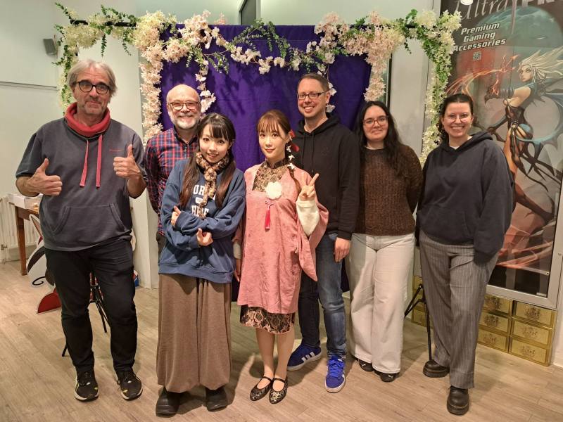 漫畫家與杜易斯堡市主辦單位一起合影