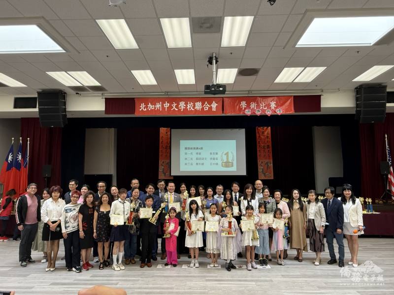 幼童組獲獎同學與貴賓合影