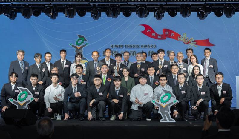 蕭美琴副總統今（28）日下午出席「第22屆上銀機械碩士論文獎」頒獎典禮