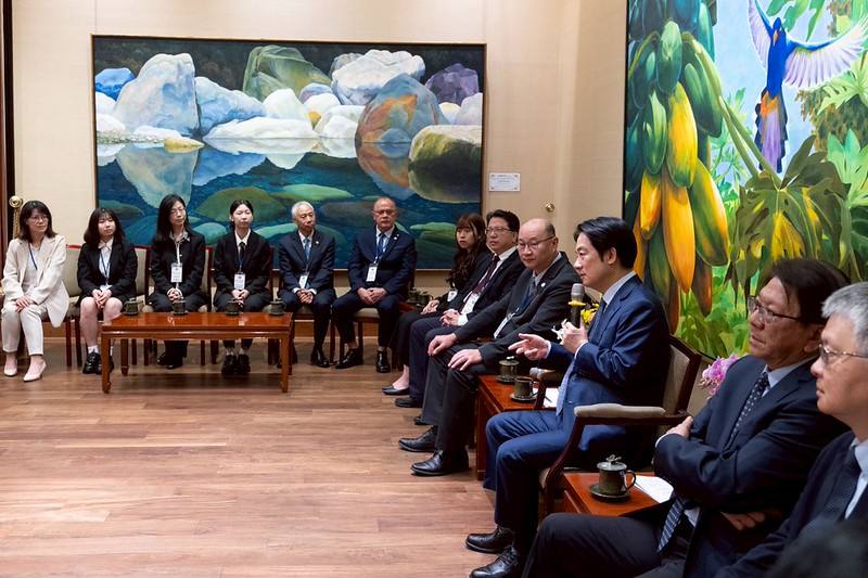 總統接見「第32屆全國大專院校傑出服務性社團暨社團領袖傑青獎」得獎代表、指導老師及國際傑人會中華民國總會重要幹部