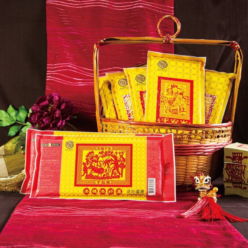 農業部農糧署提出祭祖綠色新時尚，推廣「以米代金」與「拜拜減碳」的祭禮文化，巧妙結合多元包裝與吉祥寓意。（農糧署提供）