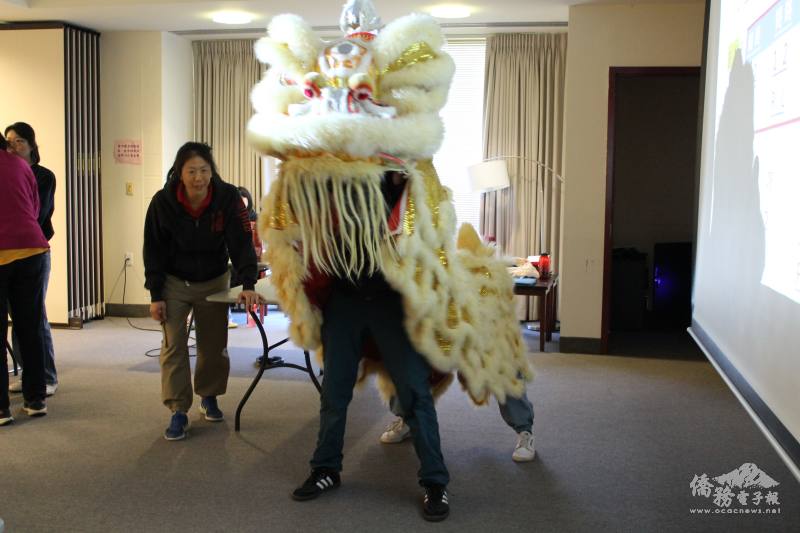 學員們親自體驗舞獅樂趣