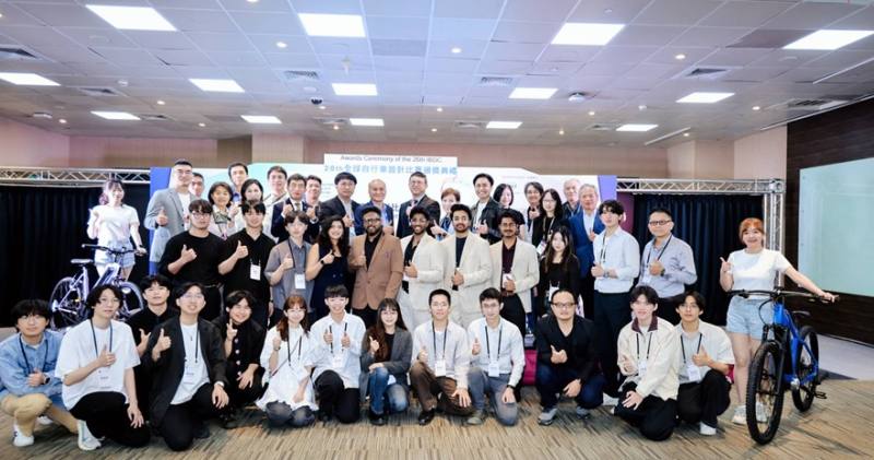 A group photo of distinguished guests and all winners at the 26th International Bicycle Design Competition (IBDC) Award Ceremony.