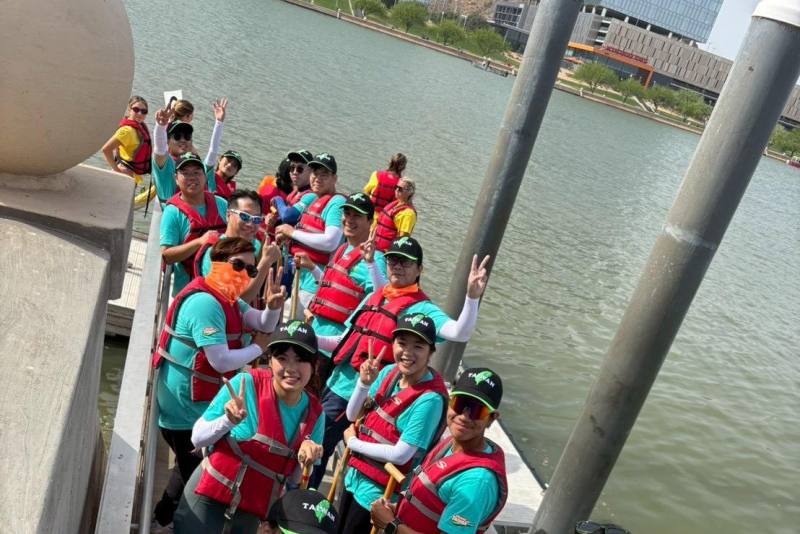 臺灣隊成員蓄勢待發參與龍舟賽