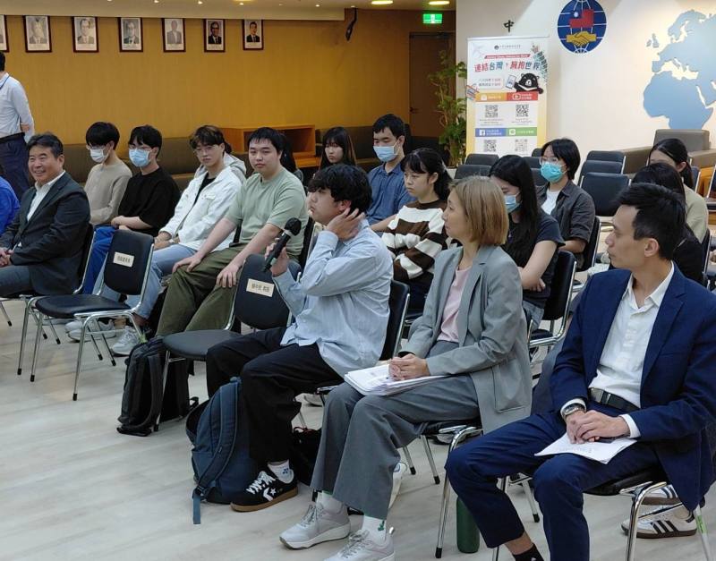 國立政治大學學生踴躍提問