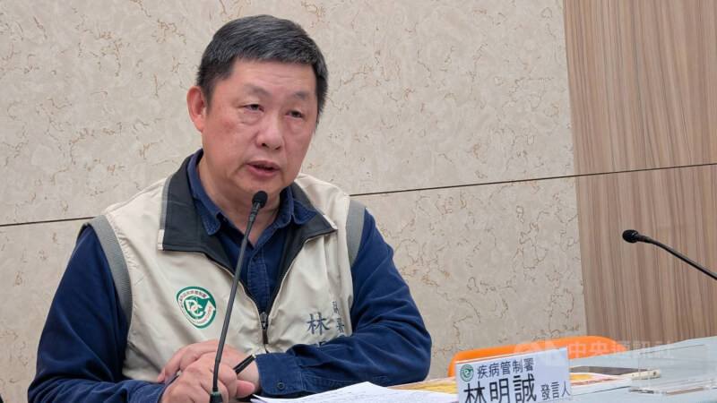 衛福部疾管署30日表示，國內首度監測到經世界衛生組織（WHO）列為COVID-19重點觀察變異株的BA.3.2。圖為衛福部疾管署發言人林明誠。（中央社檔案照片）