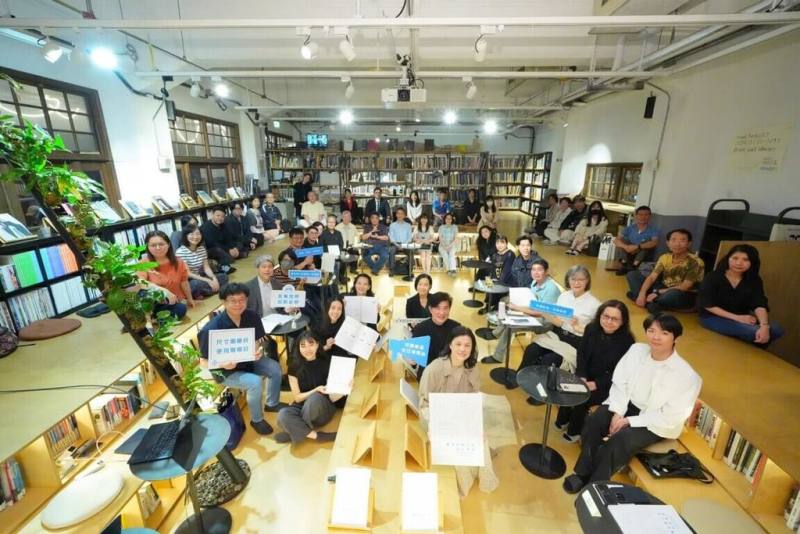 為推動校園美感環境營造與衛生健康意識，教育部舉行「台灣校園公廁設計準則」發表會，發布全國首次專為校園環境編撰的公廁設計指引，並導入美感與性別友善使用概念。（教育部提供）