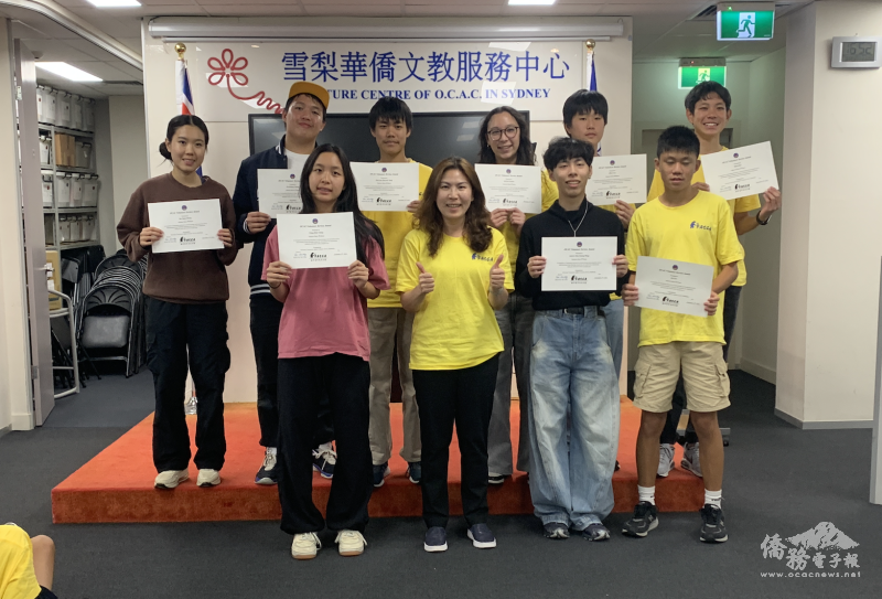 江佳慧頒發雪梨FASCA學員志工時數證明