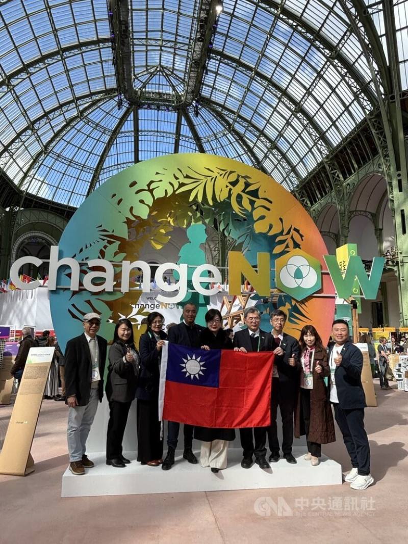 ChangeNOW永續解方峰會在法國巴黎登場，RE-THINK重新思考執行長黃之揚攜「海廢圖鑑」和「回收大百科」參展。