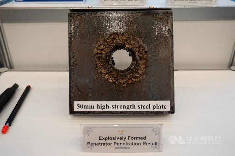 中科院30日披露供勁蜂4型無人機所使用的多用途彈頭，並成功貫穿50公厘厚的高強度鋼板。