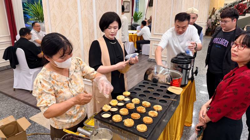 活動準備潤餅捲、車輪餅、茶葉蛋等多項臺灣特色點心