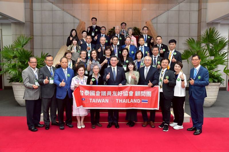 行政院長卓榮泰接見「泰國台泰國會議員友好協會顧問團」一行