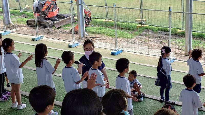 鼓勵孩子跟唱歌曲