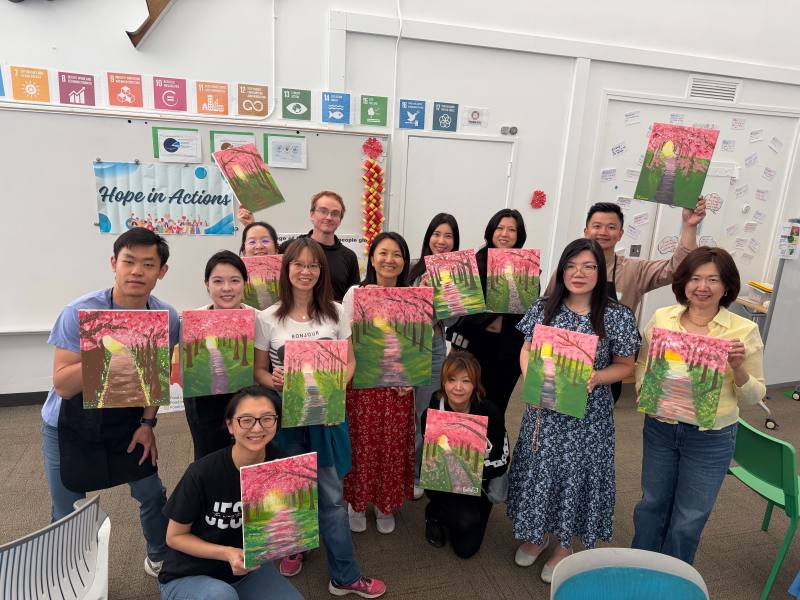 學員們完成個人畫作。(主辦單位提供)