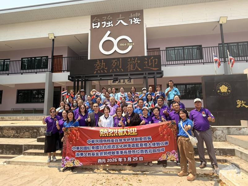 李姸慧一行參訪一新中學