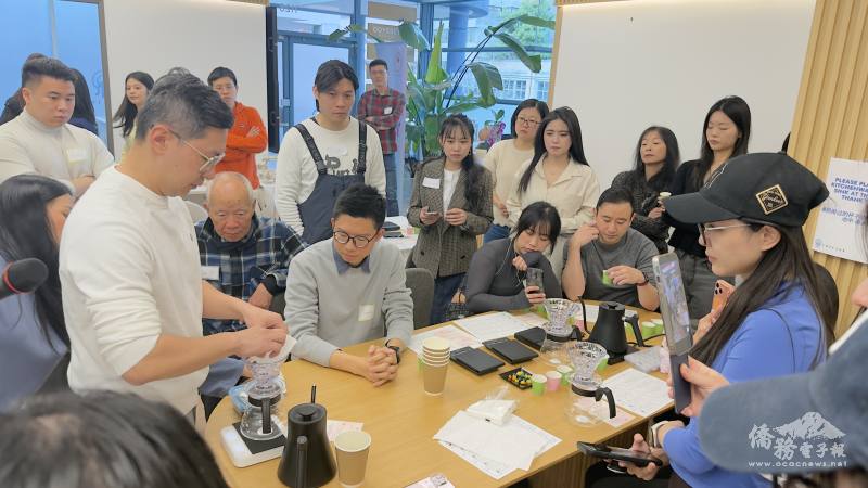 Too Good Coffee創辦人Steve帶領學員認識咖啡產地與風味