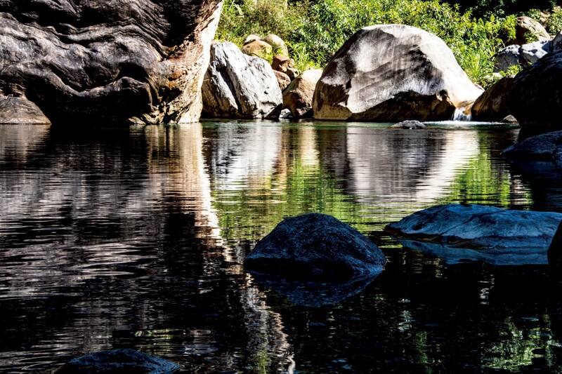 0403強震嚴重衝擊太魯閣國家公園的峽谷地貌，震後2週年，太魯閣國家公園管理處策劃「印象砂卡礑」攝影展，將於4月2日在太魯閣遊客中心特展室開展。圖為攝影作品。（太魯閣國家公園管理處提供）
