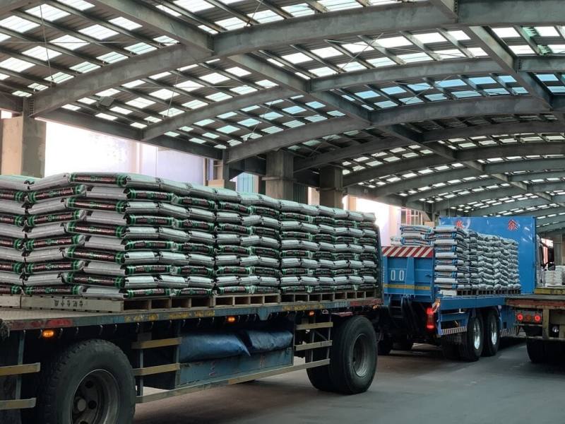 中東地區戰爭造成國際製肥原料價格上漲。農業部農糧署1日發布新聞稿指出，國內製肥原料庫存充裕，並透過政府補助及台肥公司吸收部分原料漲幅，肥料價格凍漲，讓業者持續生產並穩定供應。