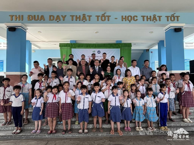 台灣家扶於南越湄公河沙洲新祿島的5年「兒童教育發展方案」3月31日正式啟動，也是家扶首次與台灣商會合作。許多越方官方代表到場參與致詞，顯見重視程度。