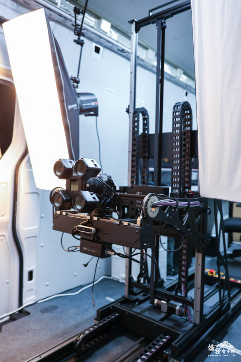 捷克國家博物館派出移動式數位化實驗室到烏克蘭，直接在現場為瀕危文物與建築建立高精度3D模型。這些數位複本可用於紀錄與研究，並作為古蹟修復的重要參考。