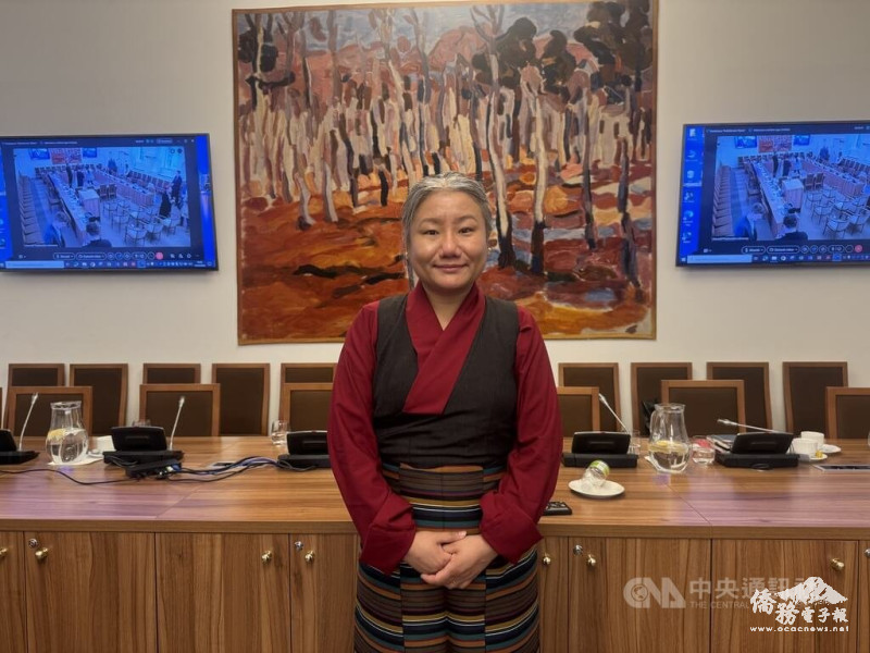 捷克長年與西藏關係友好，在人權議題持續聲援西藏。西藏流亡政府駐日內瓦代表赤列曲吉（Thinlay Chukki）受訪時表示，感謝捷克長期以來的支持，不僅民間團體積極推動關注，參議院與眾議院亦持續聲援。