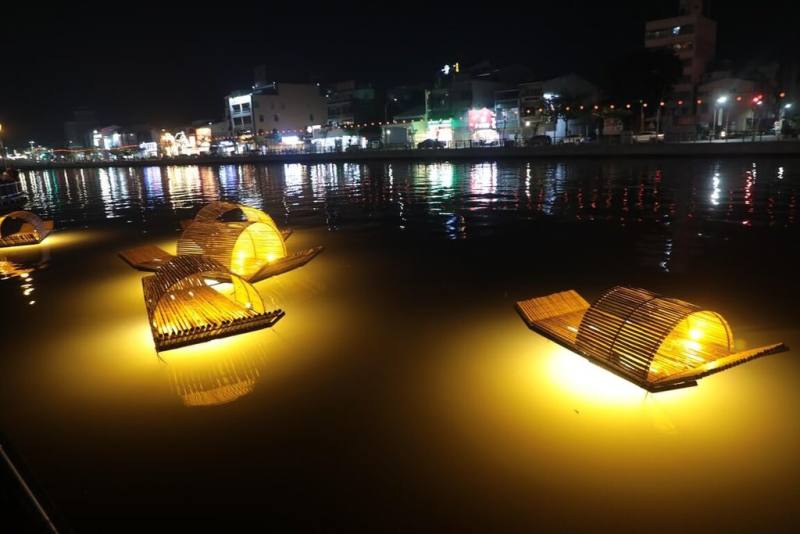 2026台南運河通航100年，3件藝術裝置1日晚上啟燈，融合歷史文化與現代藝術。