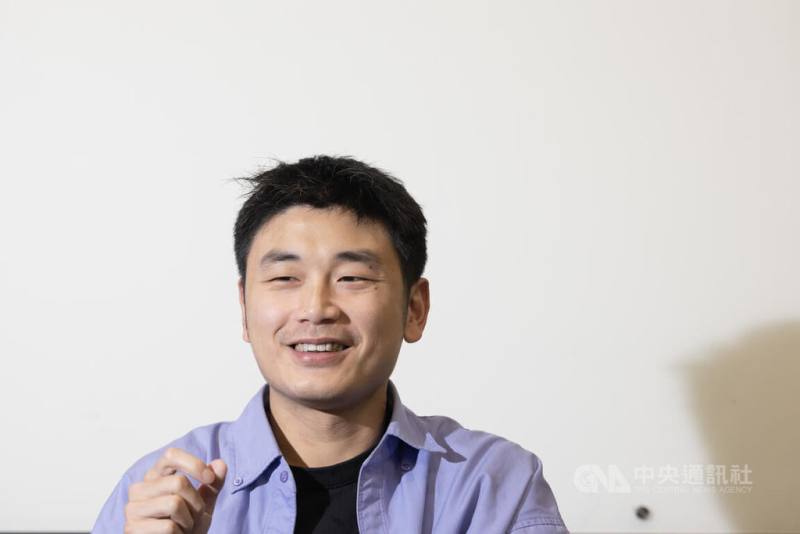 台灣設計研究院為設計師、出版團隊牽線，促成40冊課本改造，一步工作室負責人田修銓（圖）坦言，與幼獅文化合作挑戰改造國防教育課本是新突破，致力將其打造如雜誌易讀好看。