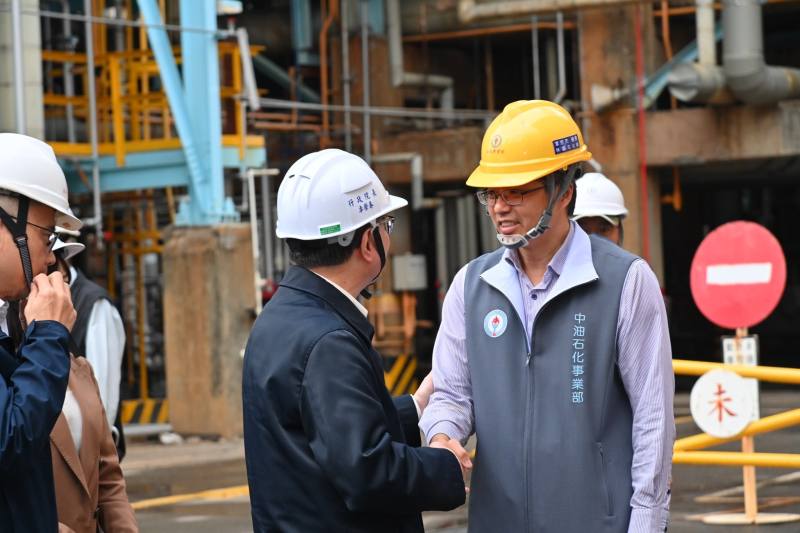 行政院長卓榮泰視察中油林園石化廠