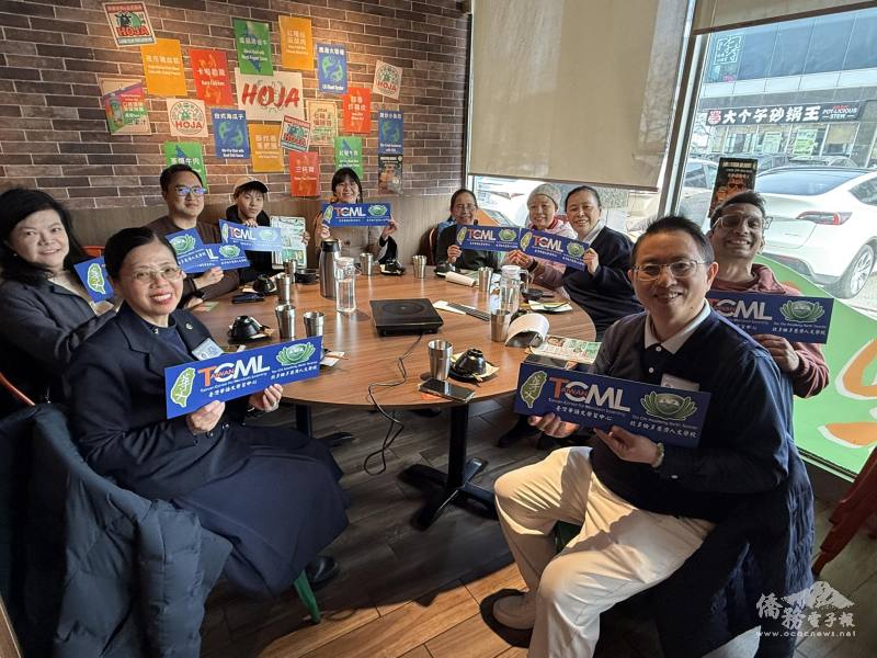 TCML學員在校長黃淑珍安排下到知名臺式餐廳，體驗臺灣餐飲文化特色；老師黃淑芳透過菜單帶領學員學習華語菜名