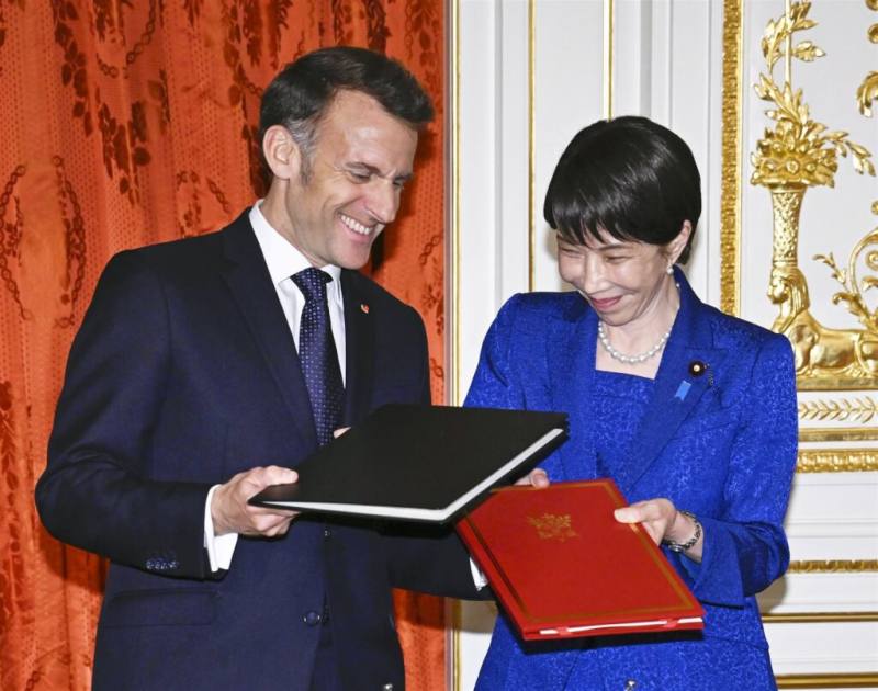 日本首相高市早苗（右）1日與法國總統馬克宏（左）會談，雙方就加強關鍵礦產供應鏈達成協議。