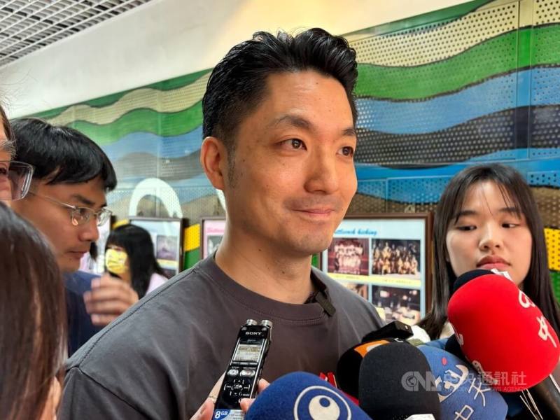 嘉義市2日宣布後，全台22縣市皆跟進營養午餐免費政策。台北市長蔣萬安（前）對此表示，這顯示照顧下一代是各界共識，台北市將繼續努力減輕育兒家庭負擔。