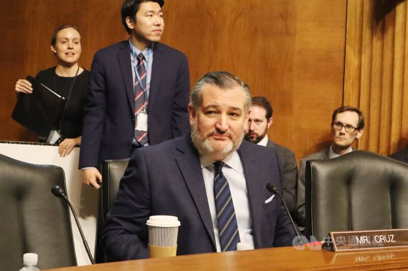 U.S. Republican senator Ted Cruz (front center). CNA file photo