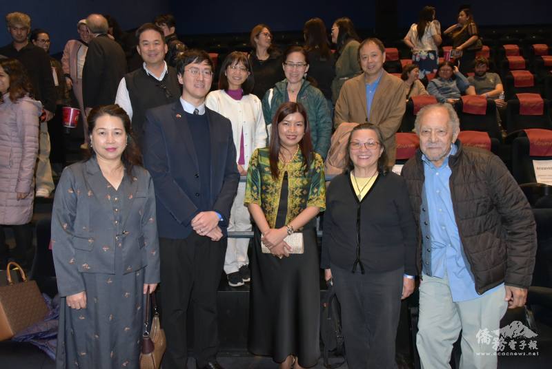 菲律賓總領事Melanie Rita B. Diano (前排中) 與中西部客家同鄉會合照