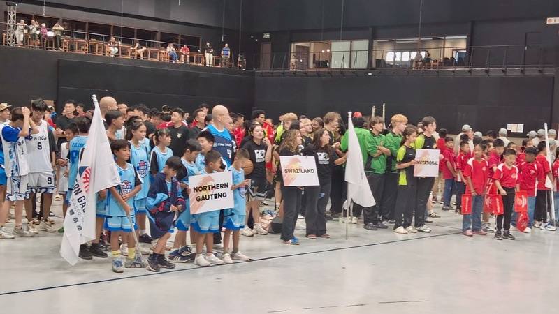 第65屆南非華人復活節運動會3日在普勒托利亞開幕，包括地主隊北豪登以及來自南豪登、西開普、史瓦帝尼與印度洋法屬留尼旺等地隊伍齊聚一堂，參與開幕典禮與隊伍遊行。